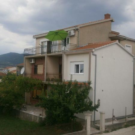 Apartmani Ljubica Каштела Экстерьер фото