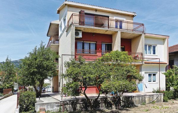 Apartmani Ljubica Каштела Экстерьер фото