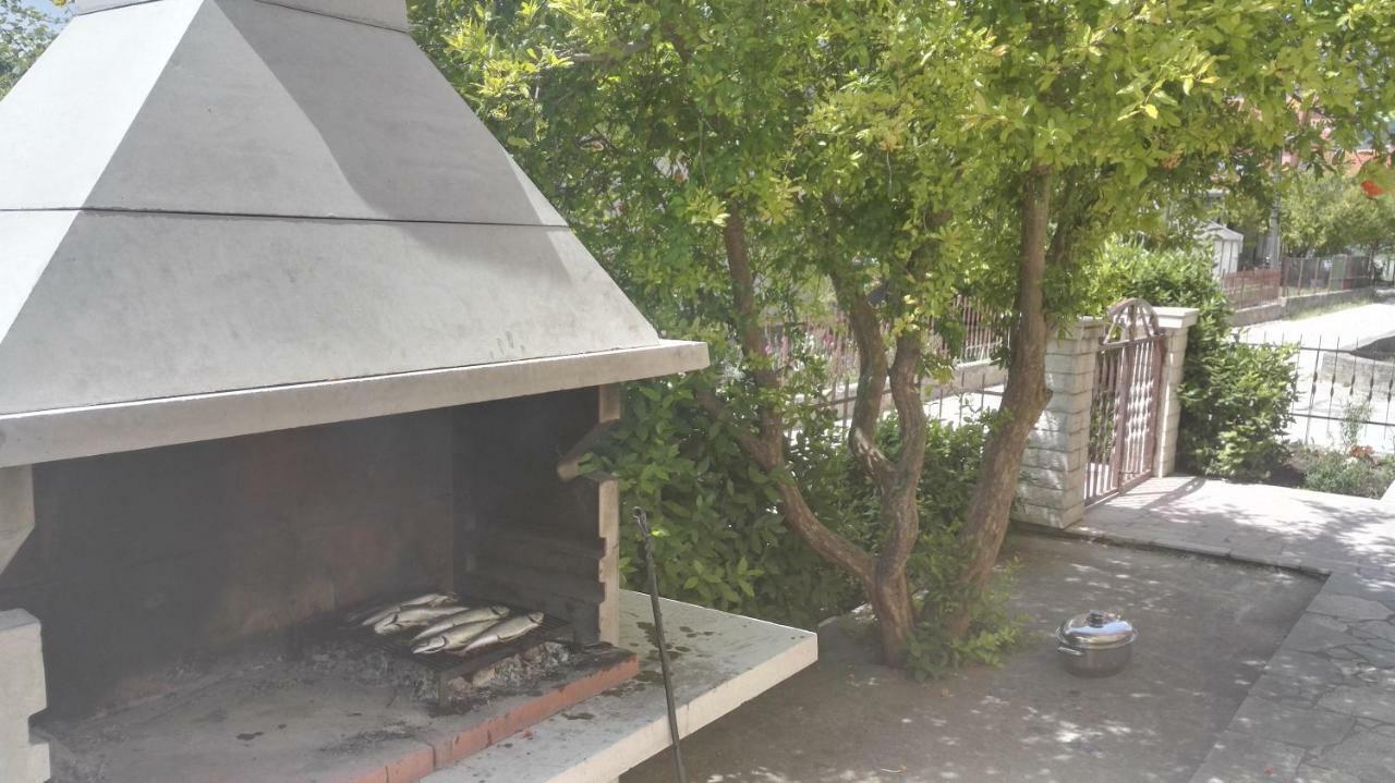 Apartmani Ljubica Каштела Экстерьер фото