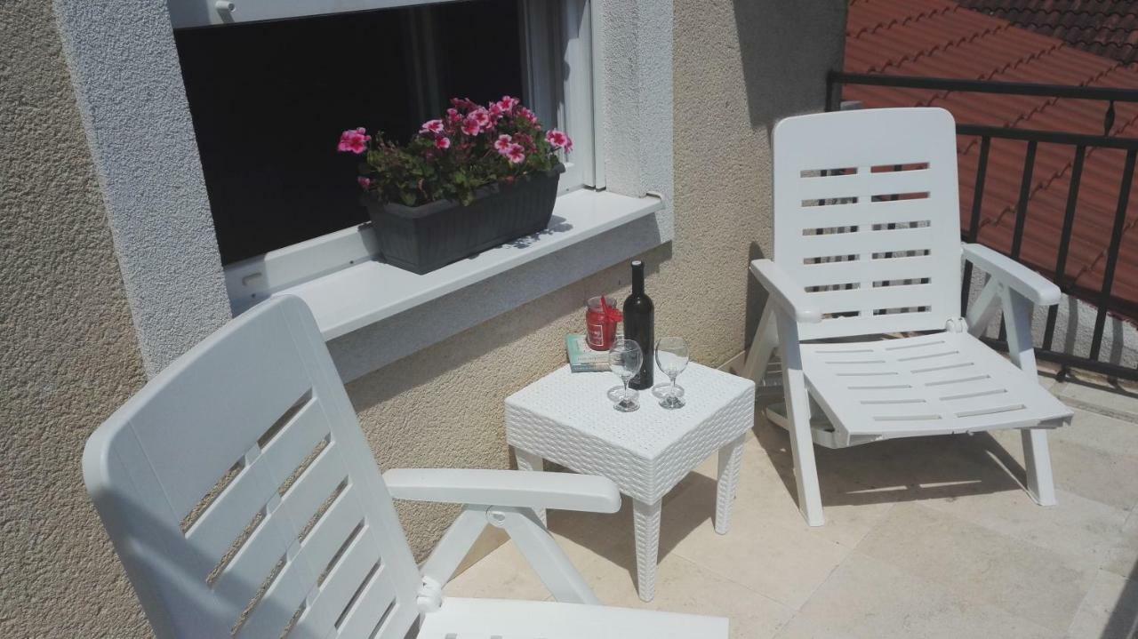 Apartmani Ljubica Каштела Экстерьер фото
