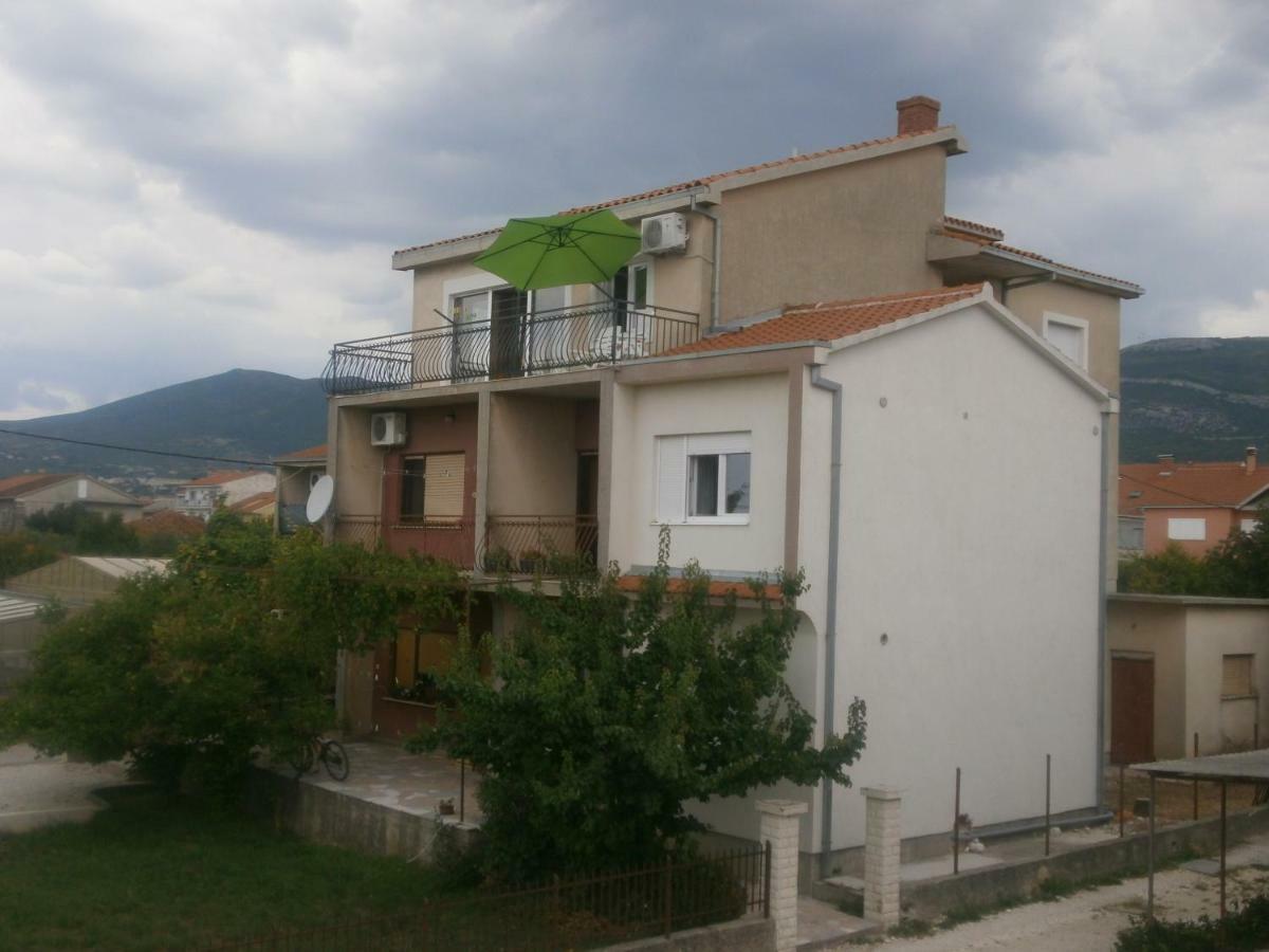 Apartmani Ljubica Каштела Экстерьер фото