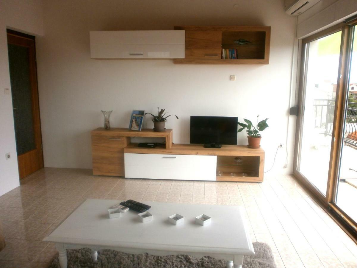 Apartmani Ljubica Каштела Экстерьер фото
