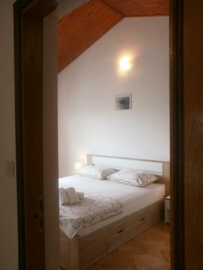 Apartmani Ljubica Каштела Экстерьер фото