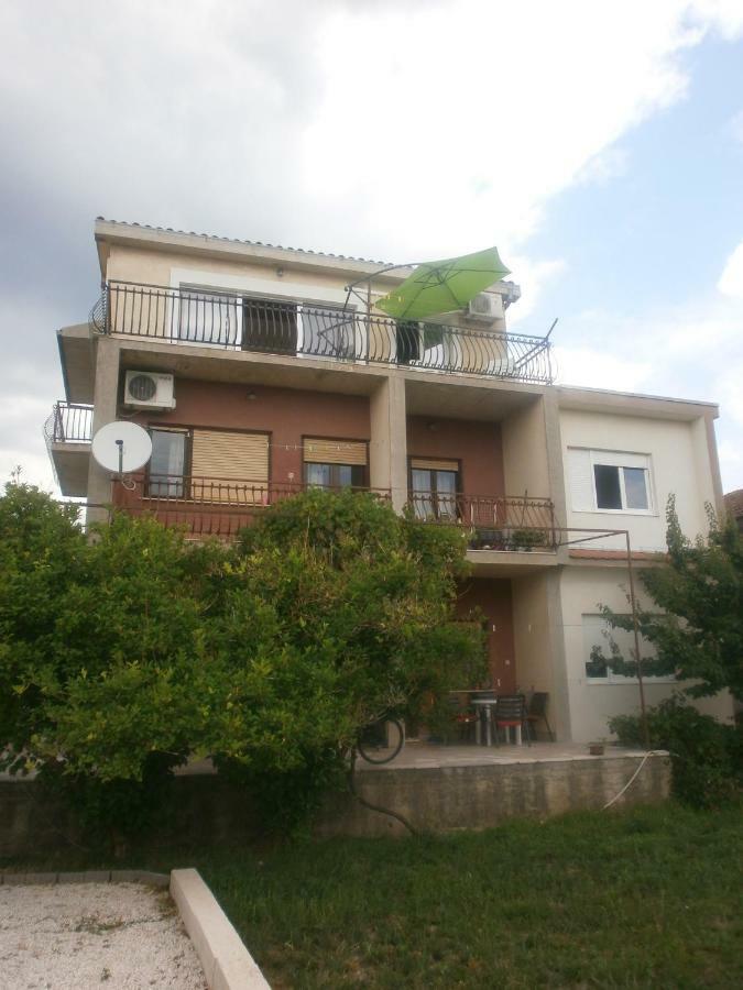 Apartmani Ljubica Каштела Экстерьер фото