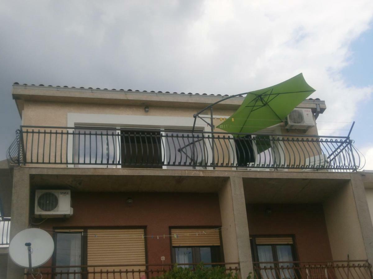Apartmani Ljubica Каштела Экстерьер фото