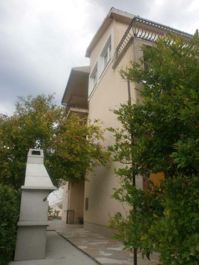 Apartmani Ljubica Каштела Экстерьер фото